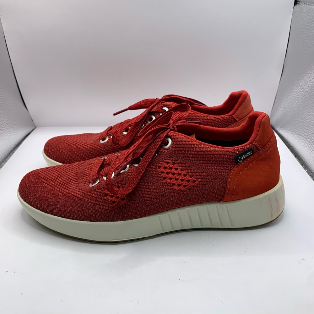 Women's Legero Low Top US Size 5.5 US 7 Essence Red Suede White Rubber Gore-Tex